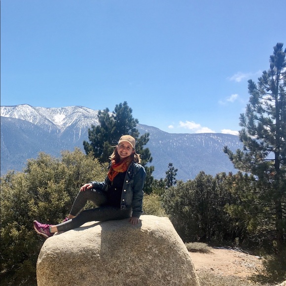 Meet your Posher, Cassandra - Picture 2 of 2